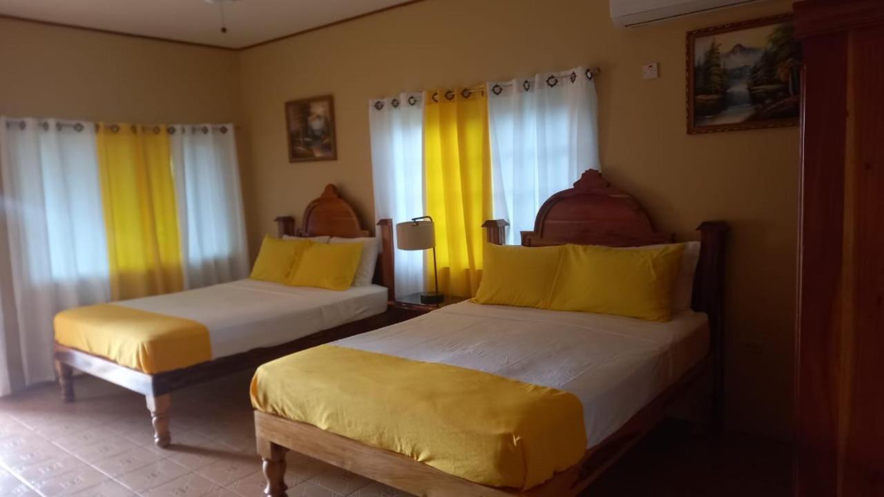 Brytan Villa Treasure Beach Exterior foto