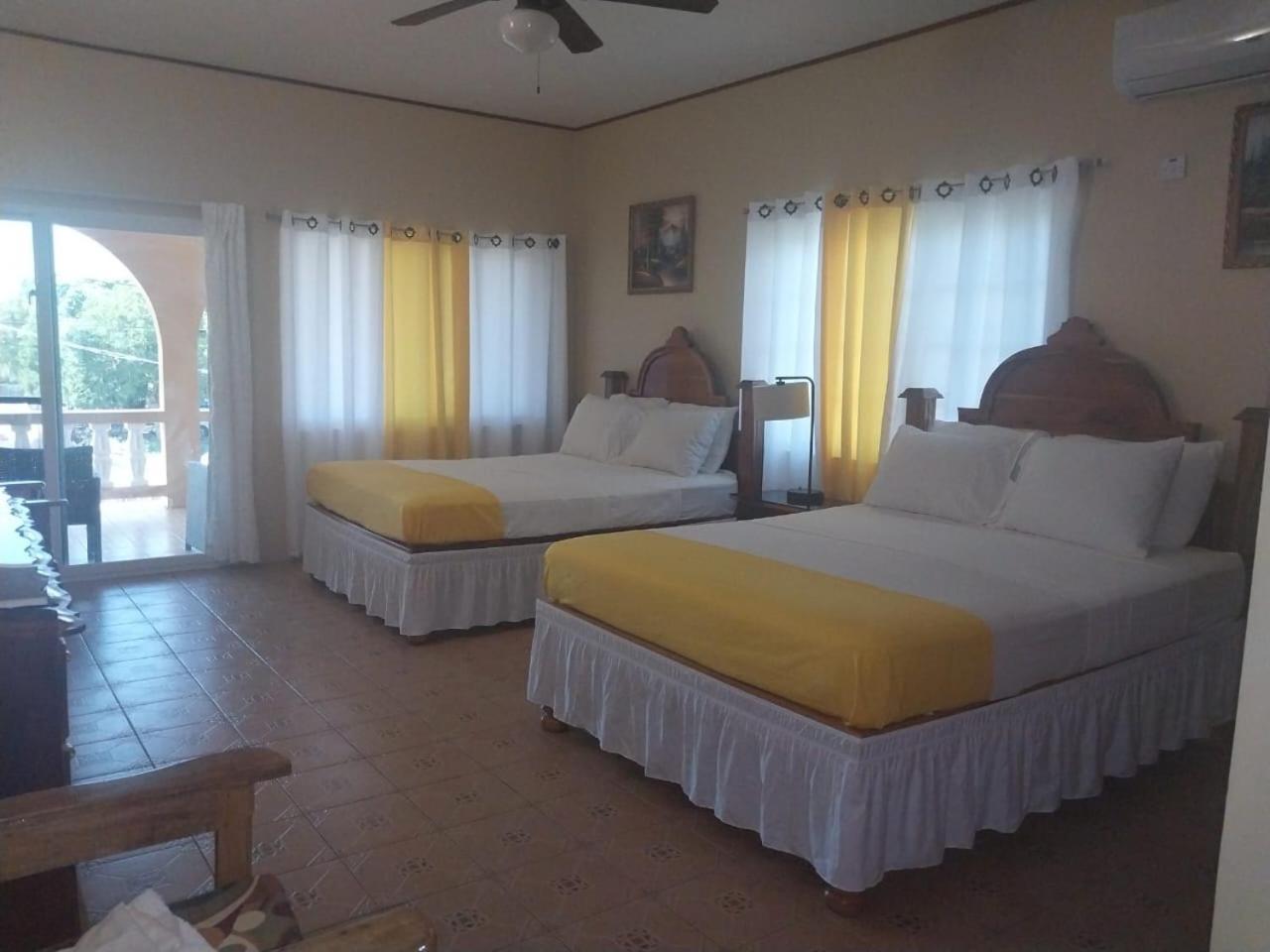 Brytan Villa Treasure Beach Exterior foto